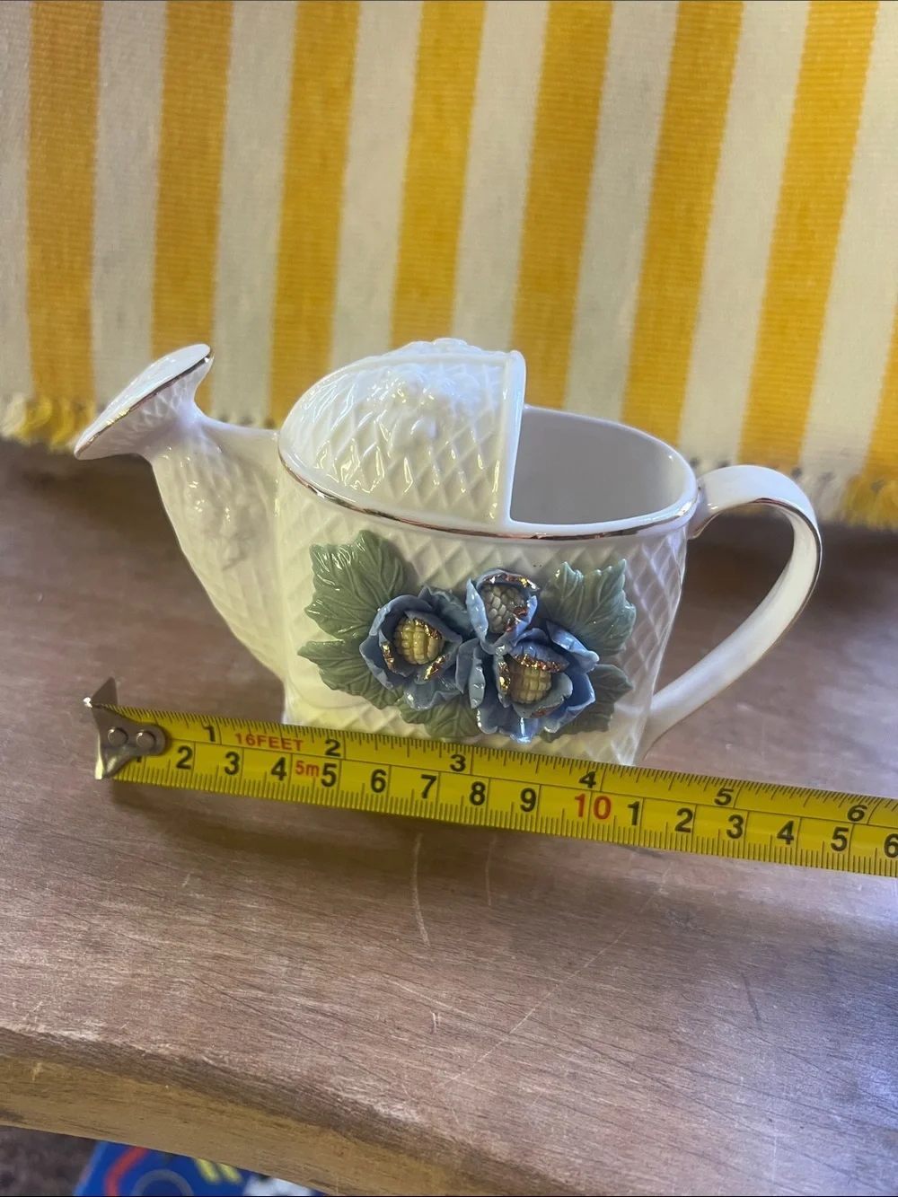N/A white ceramic